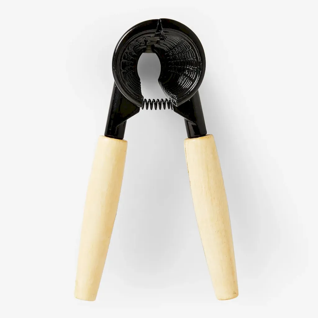 Nut cracker